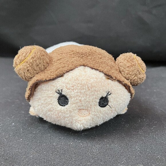 Disney Tsum Tsum Stuffed Star Wars Princess Leia 3.5" Mini Plush - Picture 1 of 3